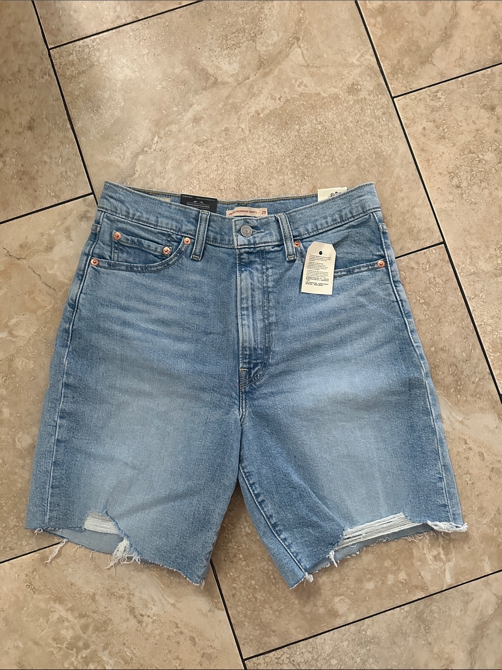 Levi’s Ribcage Bermuda Shorts